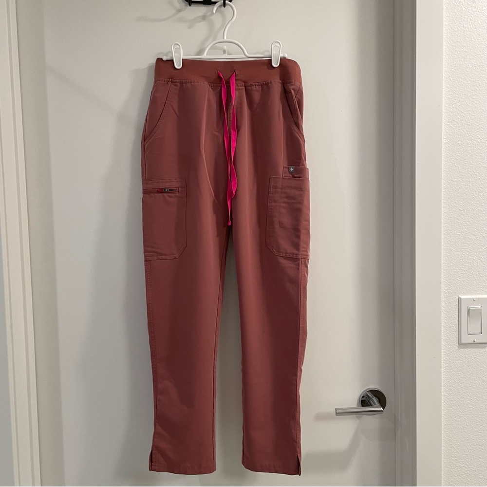 FIGS Yola Skinny 2.0 Scrub Pants in Mauve | Size S